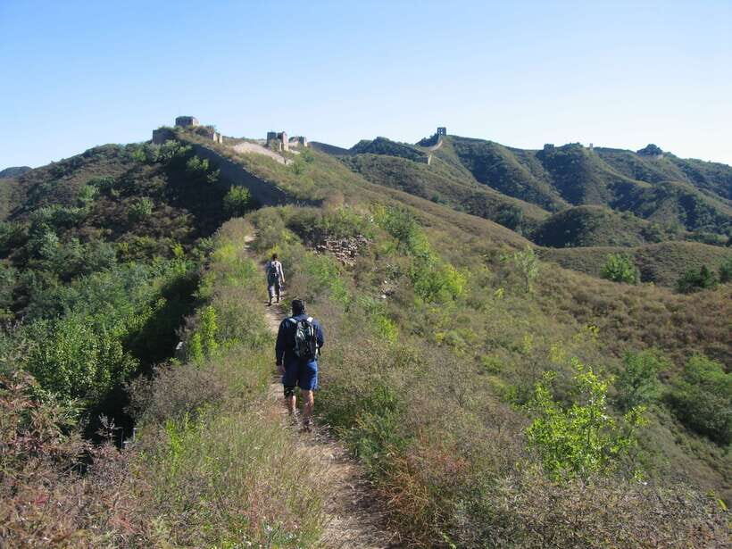 Self-guided challenging hiking from Jinshanling to Gubeikou - Getting to Jinshanling East: your 7am start and first breath of altitude