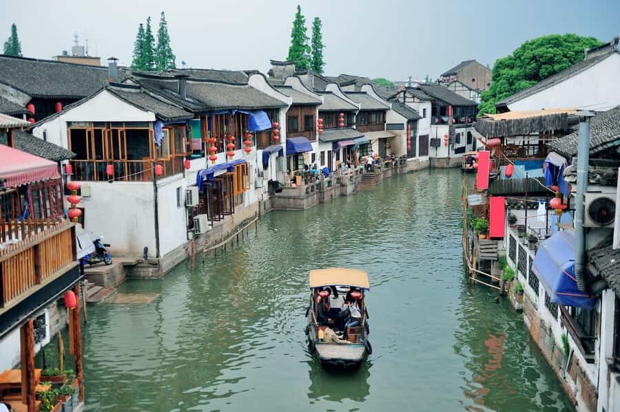 Shanghai：Old Town, Yu Garden, Zhujiajiao Water Town Bus Tour - From Yuyuan to Chenghuang Old Town: Getting Oriented Fast