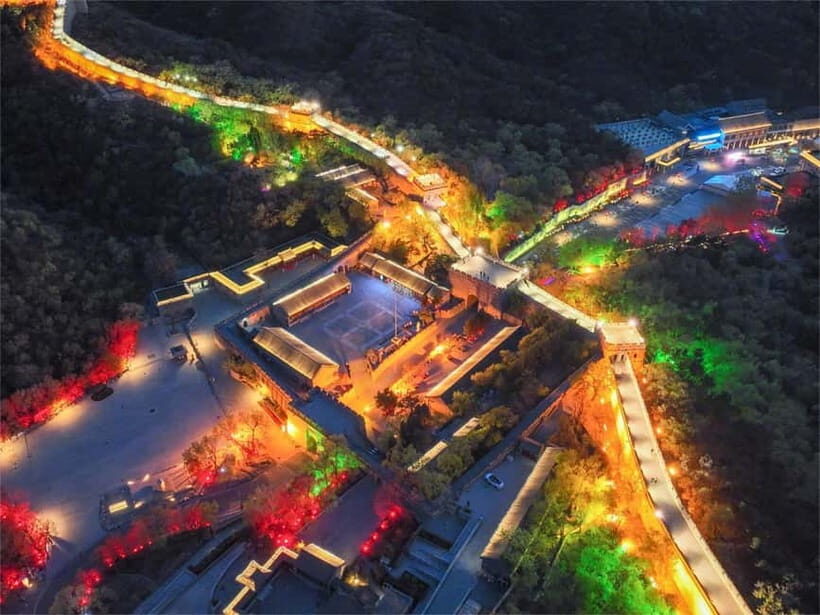 Twilight Glow at Badaling Great Wall Evening Bus Tour+Ticket - Twilight Glow at Badaling: what changes when the sun goes down