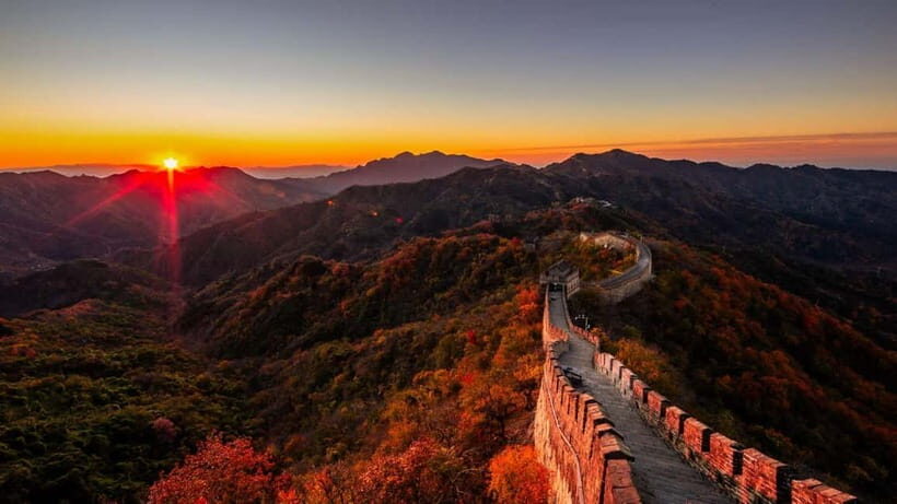 Twilight Glow at Badaling Great Wall Evening Bus Tour+Ticket - Guides and the human touch: when English support is included